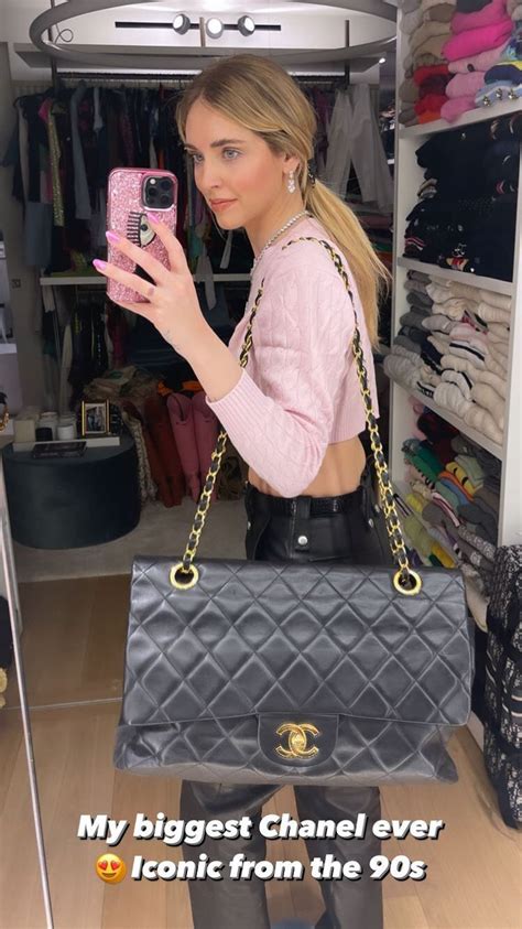 borsa chanel chiara ferragni|Chiara Ferragni con la Chanel gigante: la borsa più grande della .